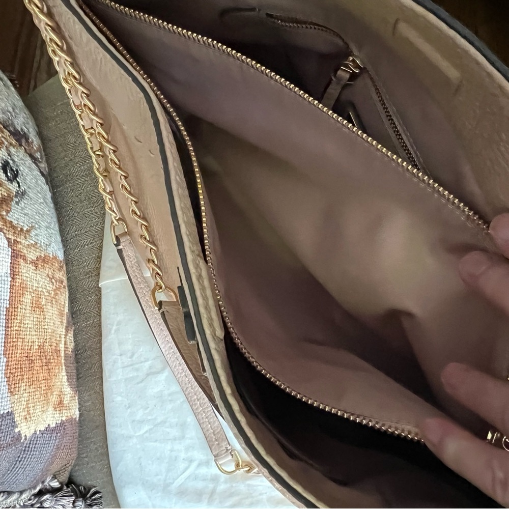 Price dropped!!Beautiful & stylish Tory Burch Tan leather shoulder bag - Picture 8 of 12